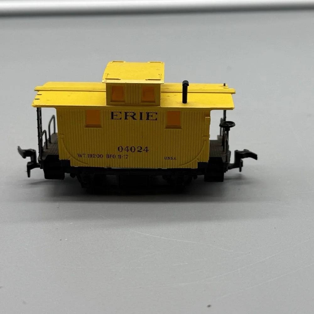 Rivarossi HO Scale Erie Railroad 04024 Yellow Caboose #1118 Vintage Train Car